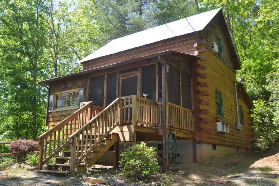 Adorable rustic log cabin in the woods 