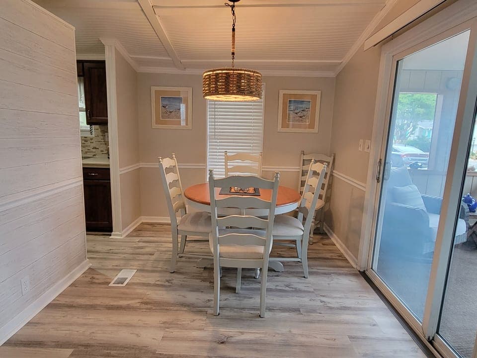 Dining Room with table for 6