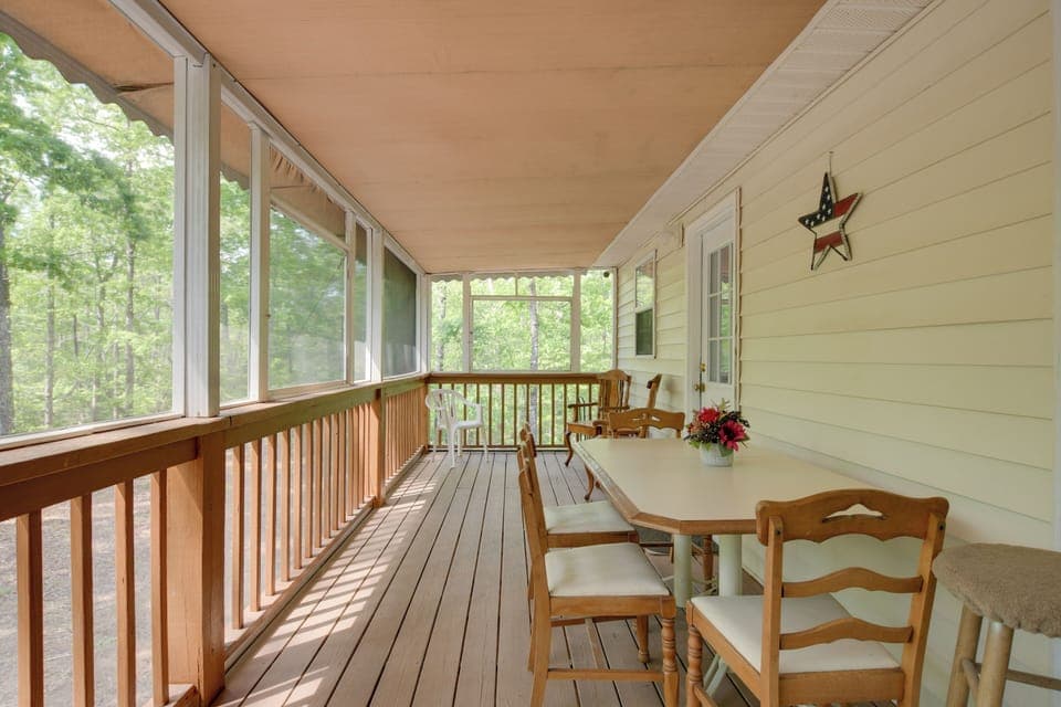 Tamassee Vacation Rental | 2BR | 2BA | 1,276 Sq Ft | Stairs Required