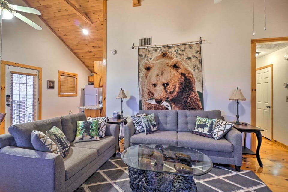 Living Room | Free WiFi | Gas Fireplace