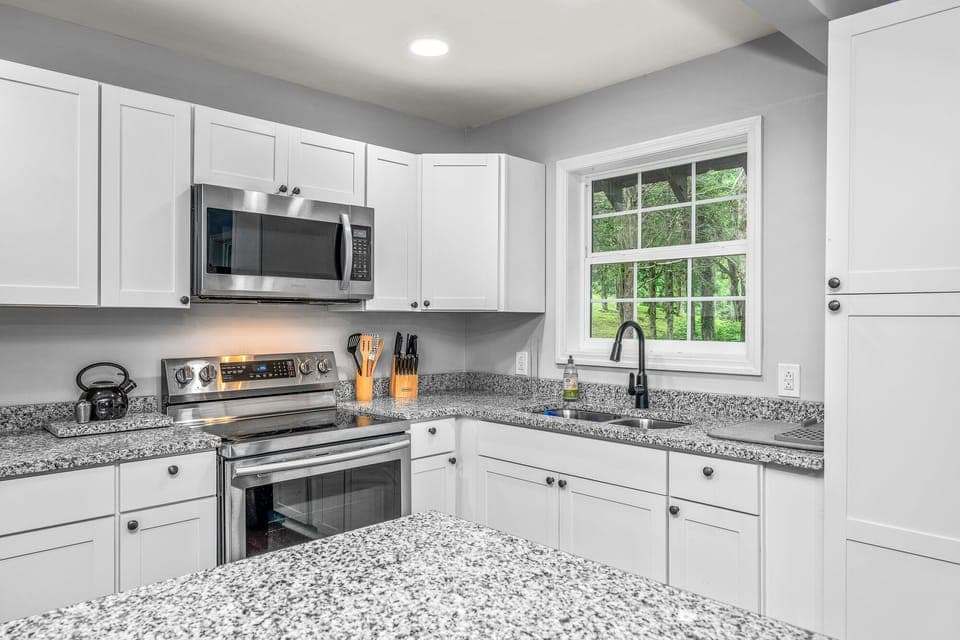 "We enjoyed everything start to finish. Samantha was super helpful" - Amanda L.