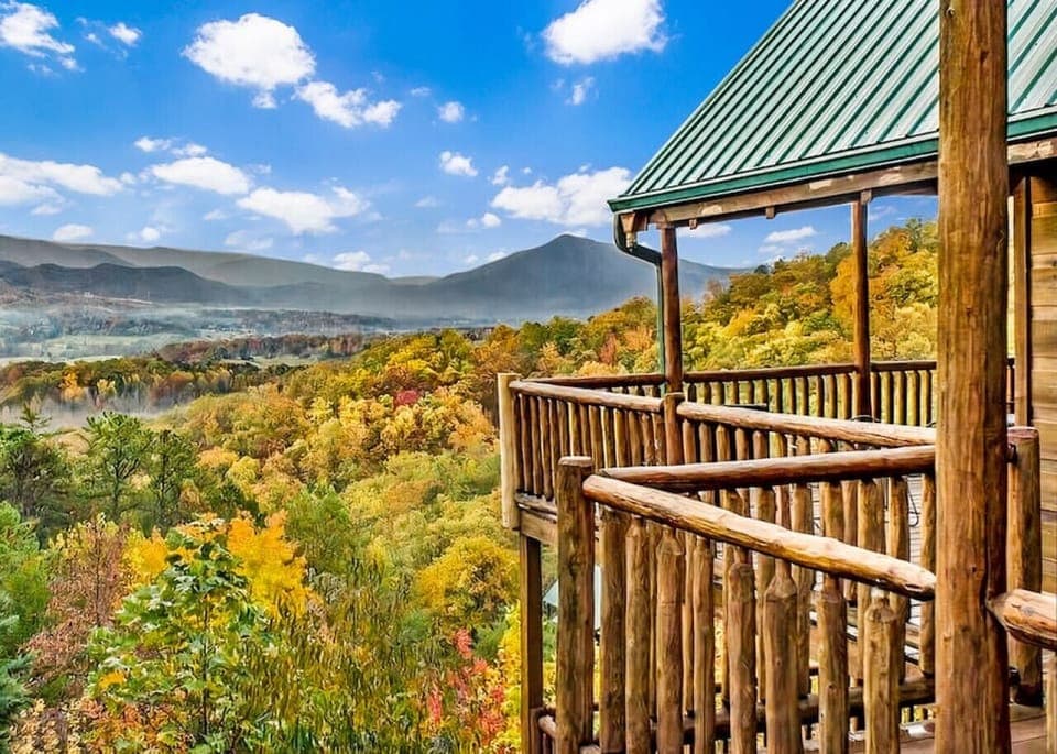 Start the morning with coffee and a ridge‑line panorama.