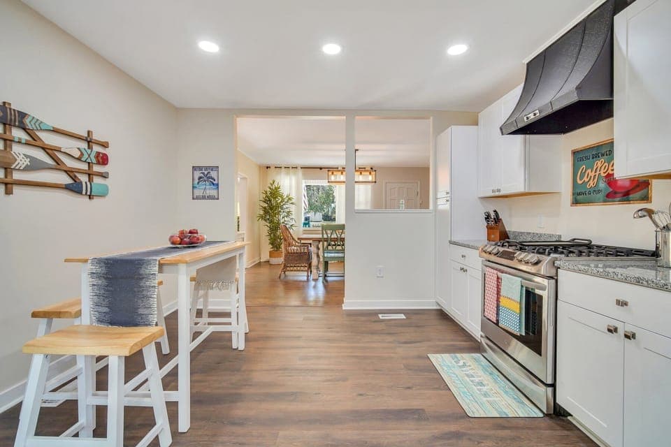 eating area  in the kitchen area