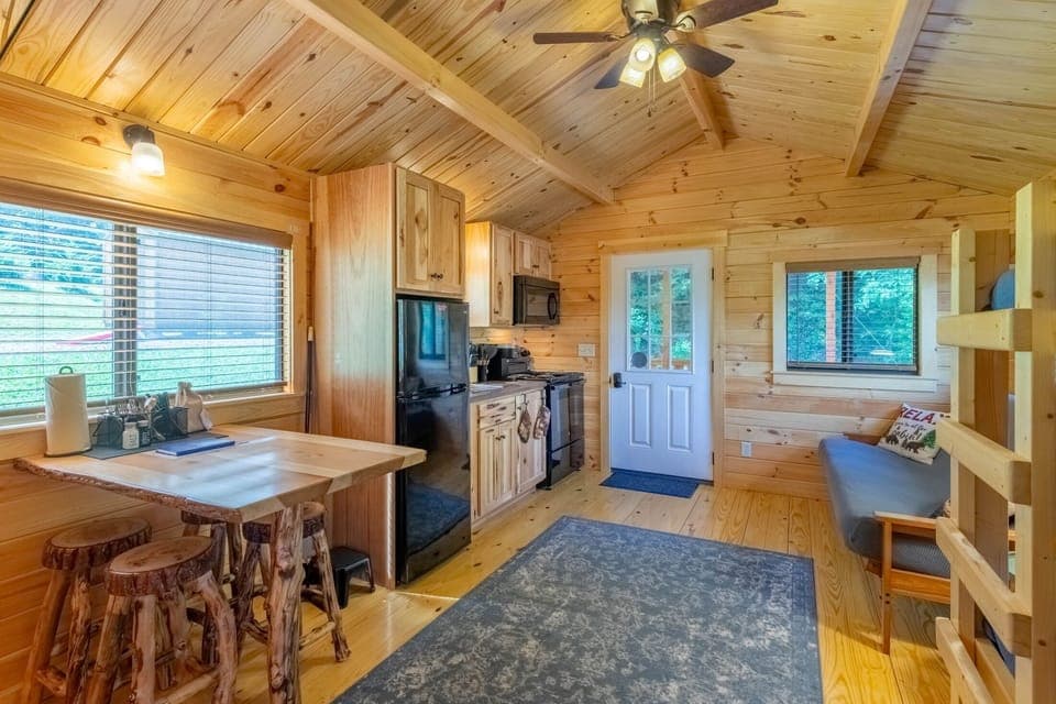 Dining area - Dining table with seating for 4