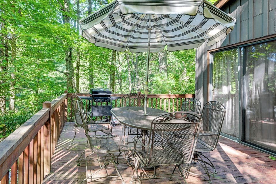 Dillard Vacation Rental | 3BR | 2BA | 1,605 Sq Ft | Step-Free Entry