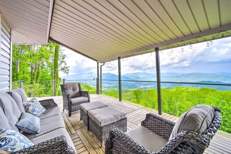 Waynesville Vacation Rental | 2BR | 2BA | 1,600 Sq Ft | Stairs Required