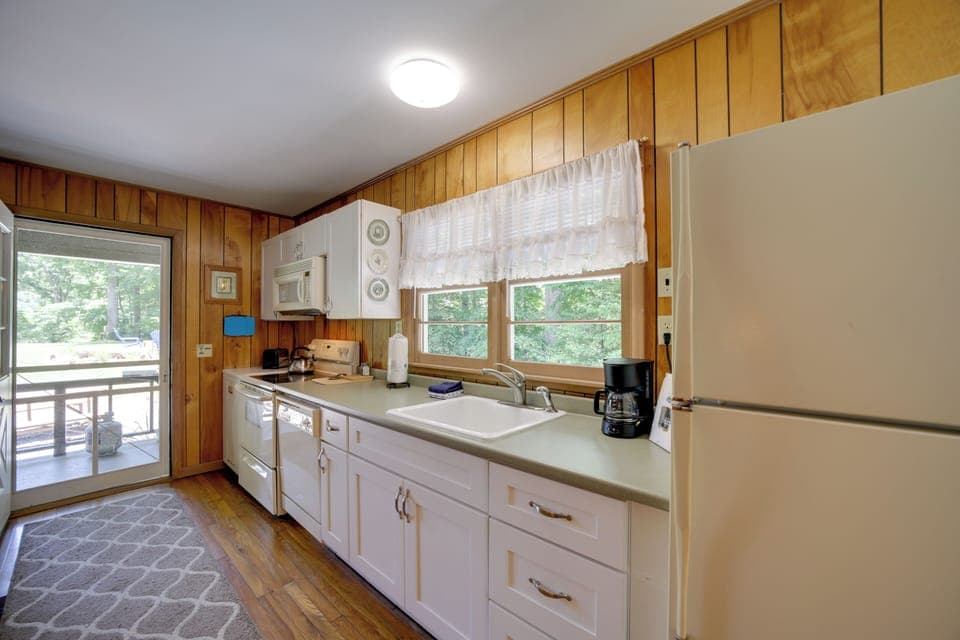 Kitchen | Cooking Basics | Toaster Oven | Blender | Trash Bags | Paper Towels