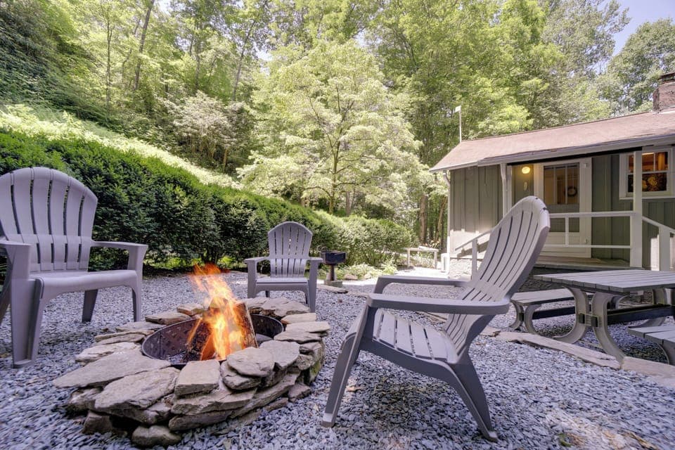 Bryson City Vacation Rental | 2BR | 1BA | Access By Stairs | 600 Sq Ft
