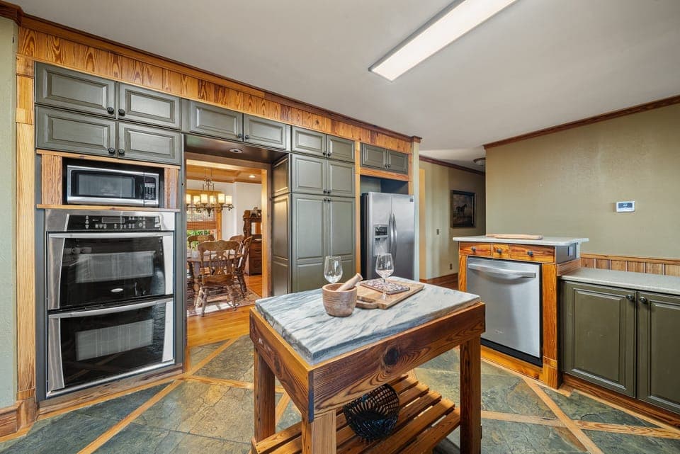 Main Level Full Kitchen