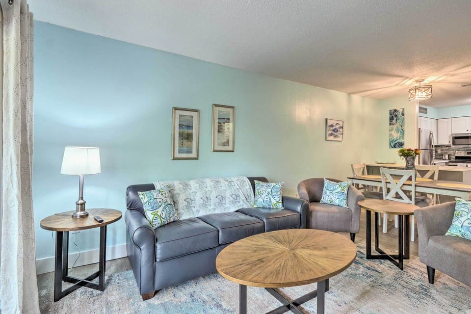 Living Room | Sleeper Sofa | Smart TV | Free WiFi