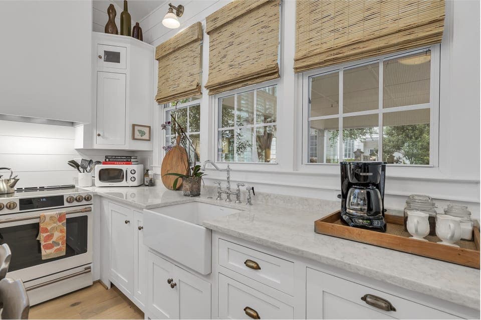 Coffee station and full kitchen