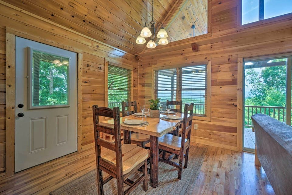 Dining Area | Dishware/Flatware