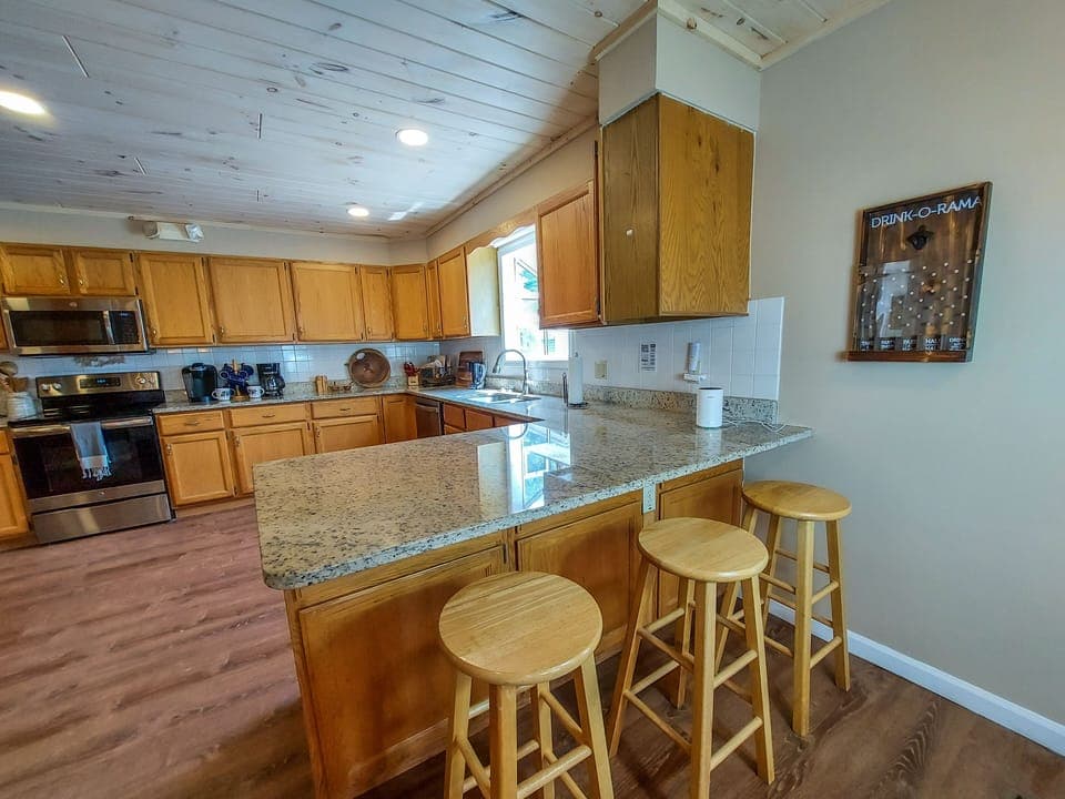 Full kitchen