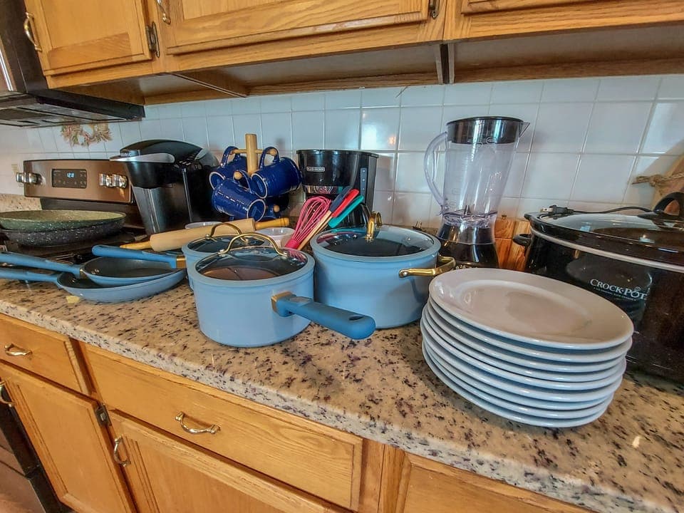 Full kitchen