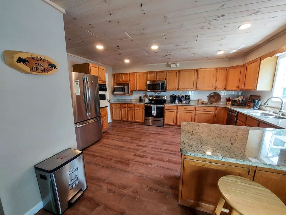 Full kitchen