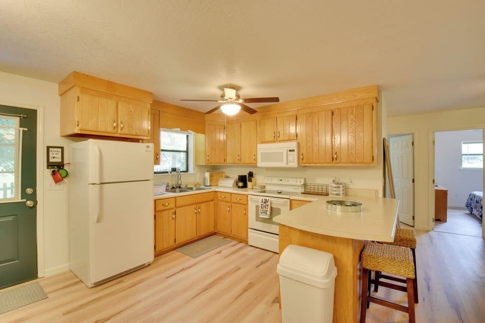 Kitchen | Main Floor | Complimentary Spices | Blender Provided