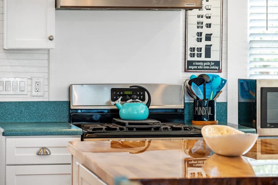 Fully equipped chef's kitchen