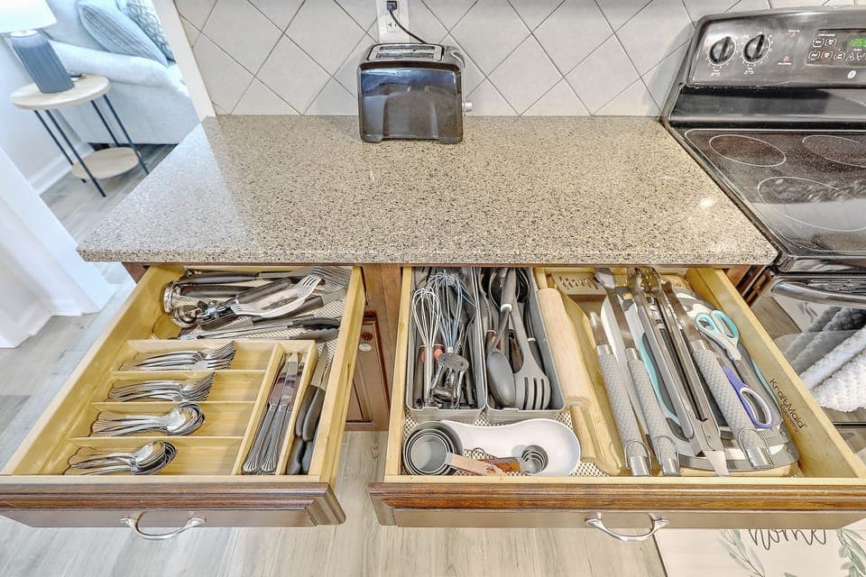Kitchen Utensils - Fully stocked
