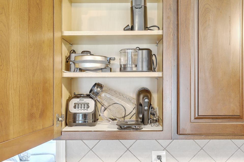Blender, Waffle Maker, Food Processor, Coffee Grinder