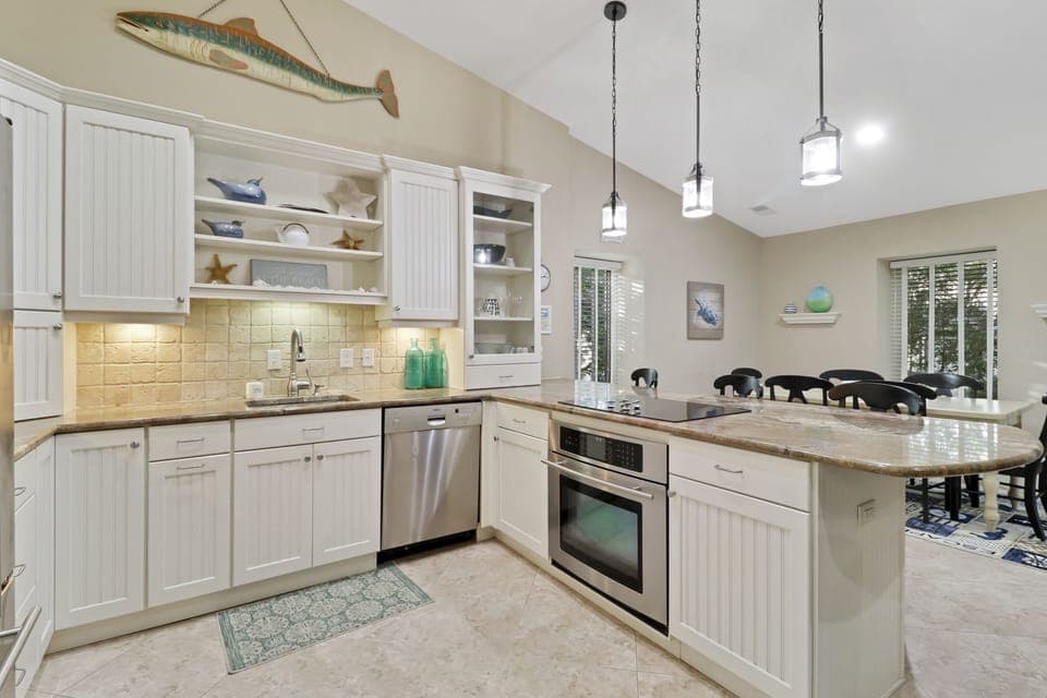 1692 Bluff Villas - Kitchen - Kitchen peninsula has 3 barstools and easy access to dining area.