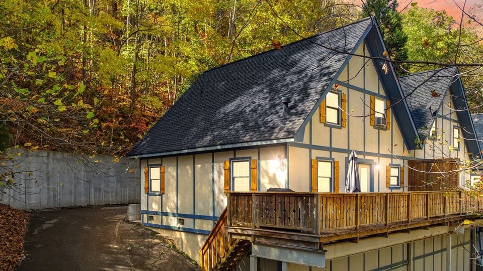 The Alpine Bungalow, Downtown Helen, GA