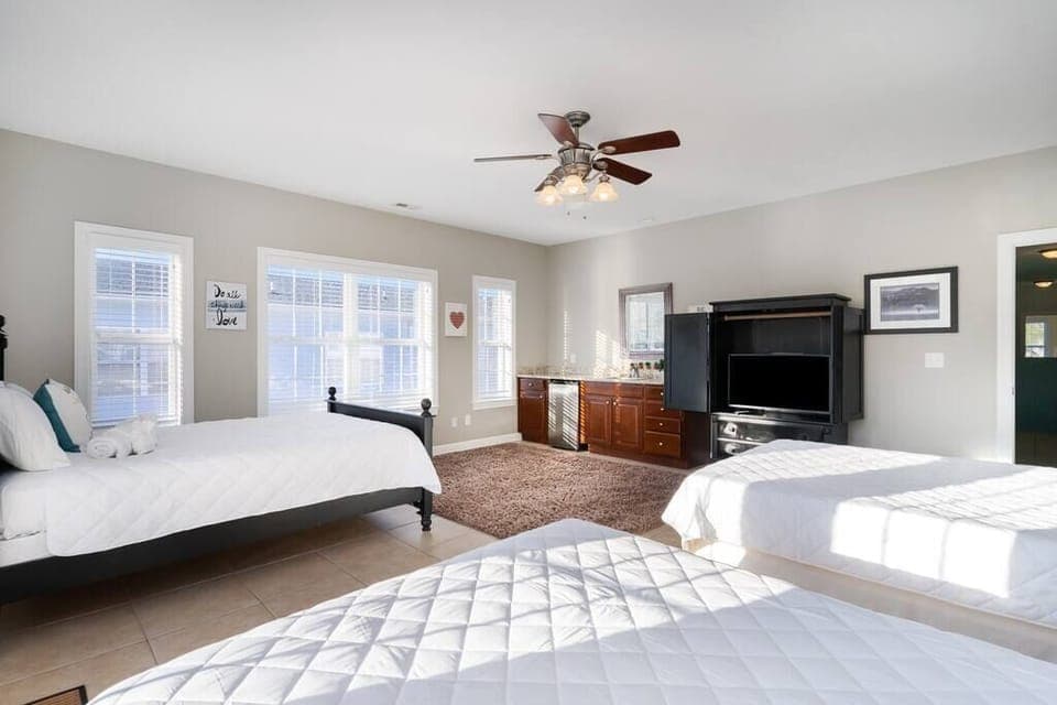 Airy and spacious bedroom #5 with 3 queen beds.