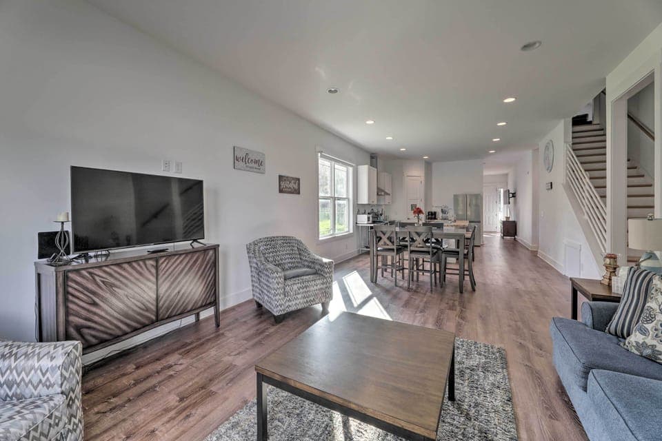 Main Living Area | Smart TVs w/ Cable