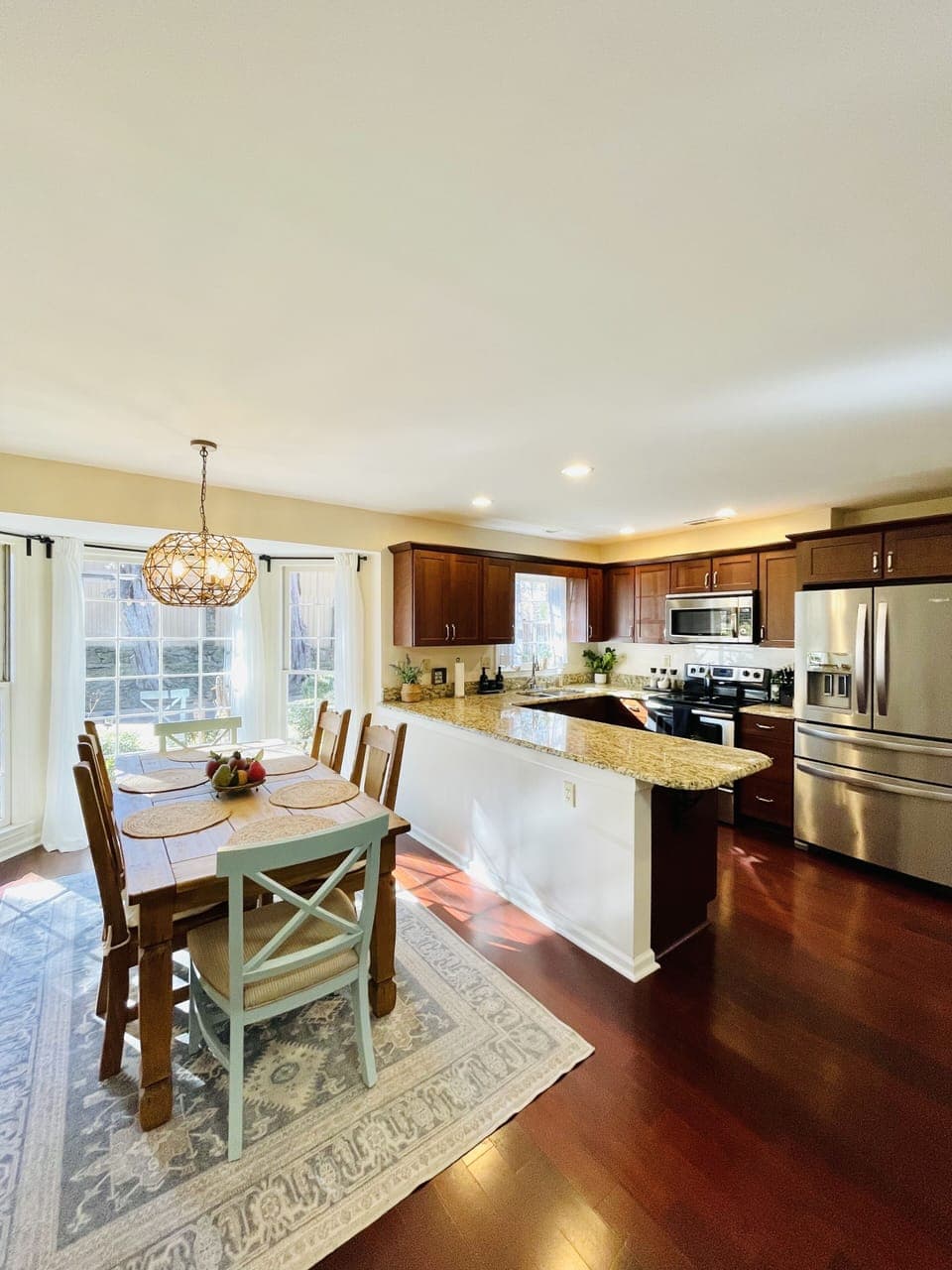Eat-In kitchen