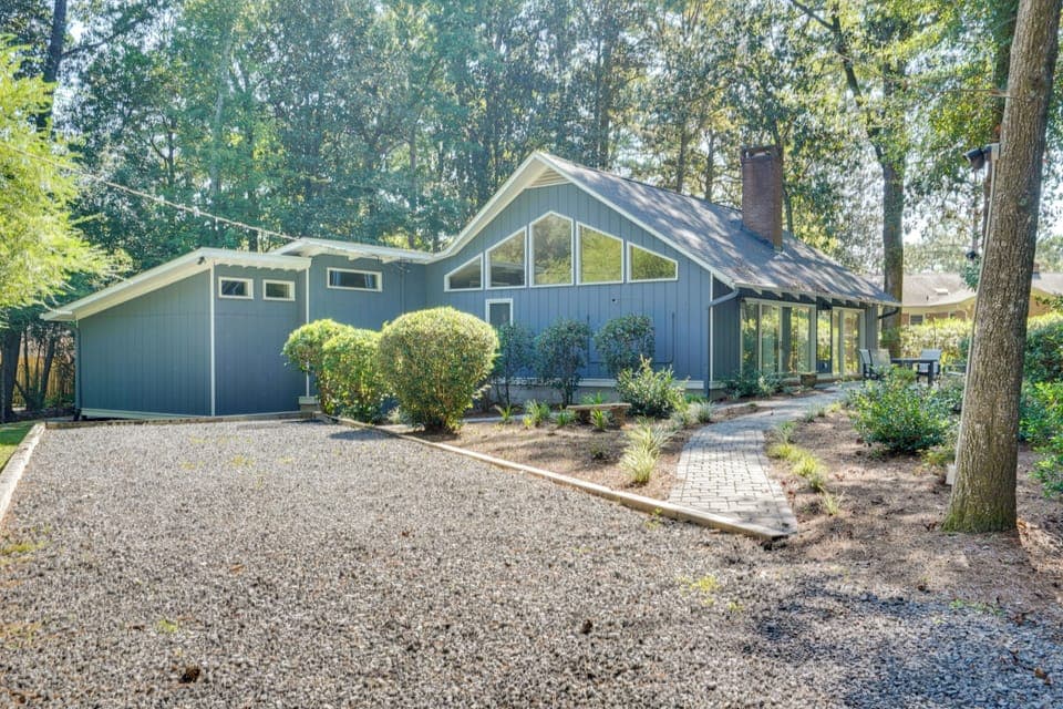 Summerville Vacation Rental | 2BR | 2BA | 3,000 Sq Ft | Step-Free Access