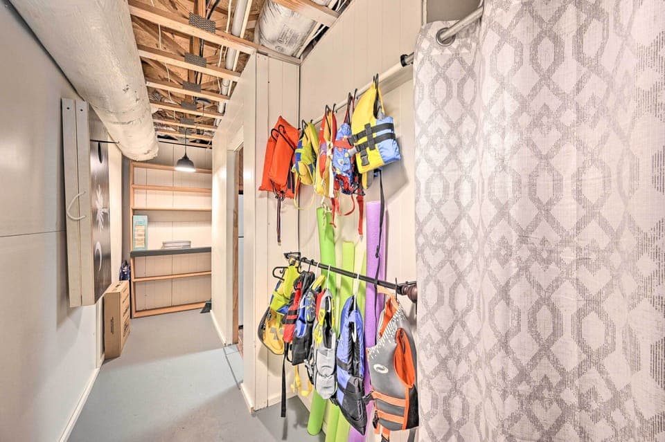 Outdoor Supply Storage | Cornhole | Kayaks w/ Life Vests