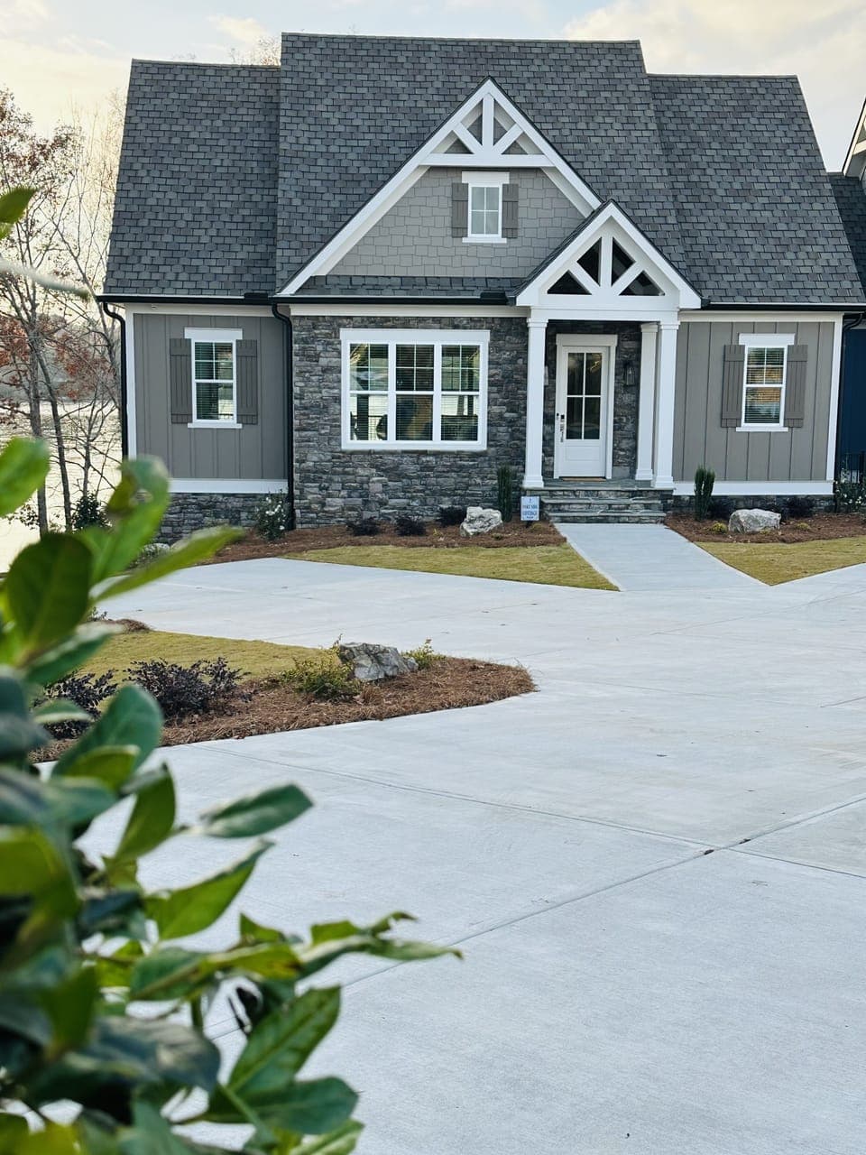 Spacious and Adorable cottages on Lake Oconee!
