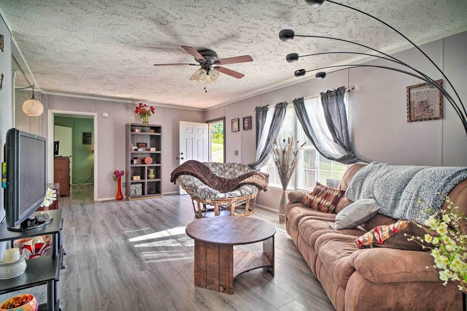 Midway Vacation Rental | 2BR | 2BA | 1,100 Sq Ft | Steps Required to Access