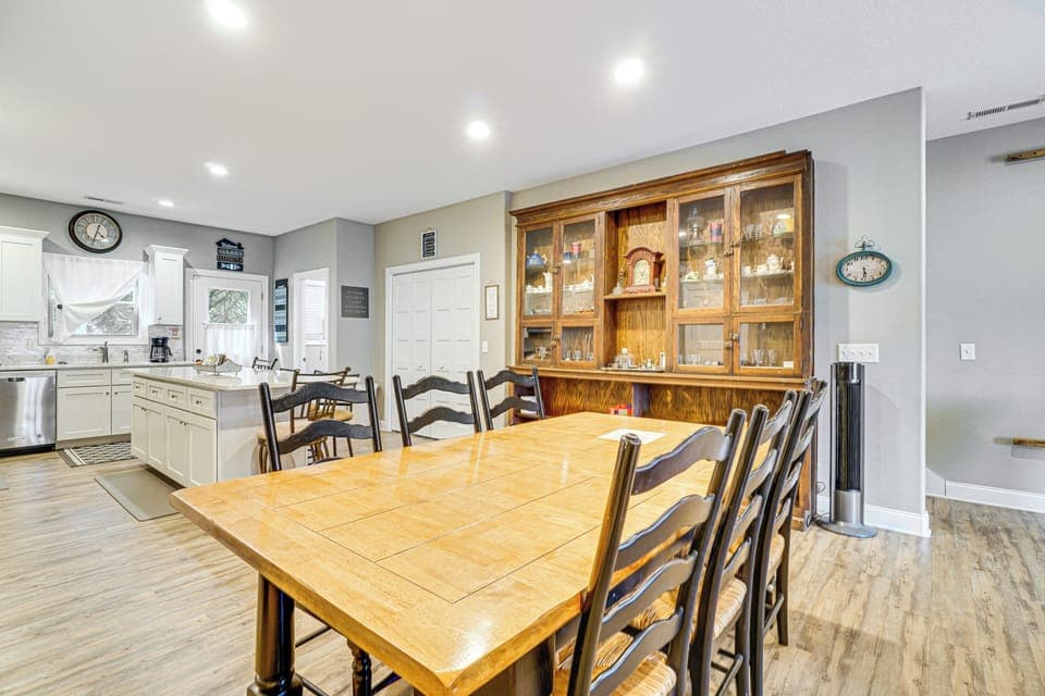 Dining Table | Dishware & Flatware | 1st Floor