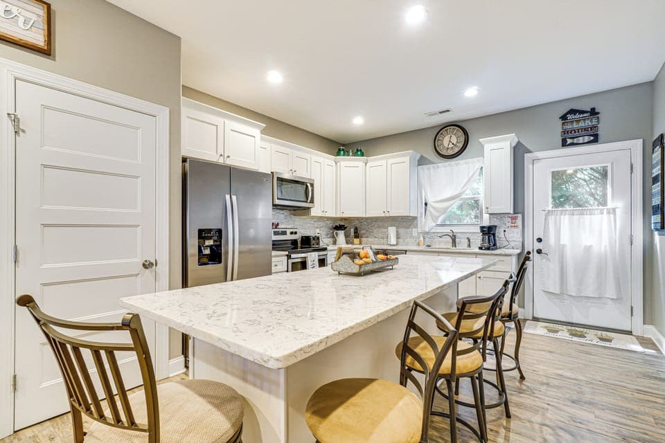 Kitchen | Blender | Crockpot | Spices | 1st Floor
