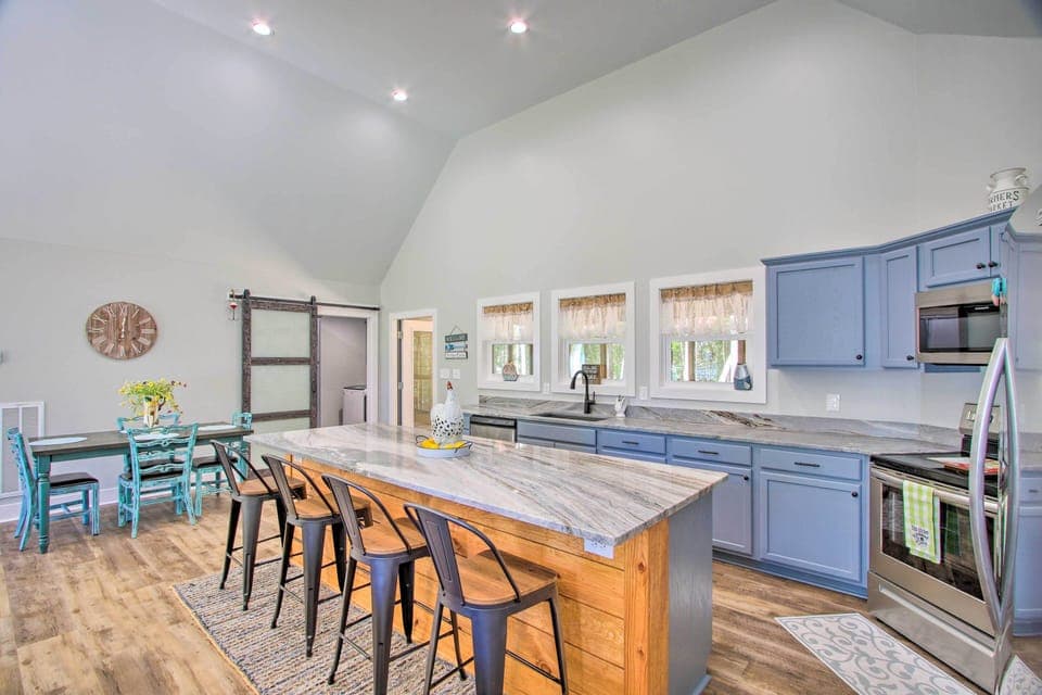 Kitchen | Breakfast Bar | Dishwasher | Cooking Basics