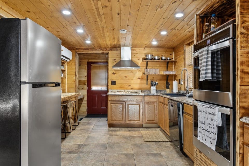 Fully stocked kitchen so you can prepare meals for the entire group. 