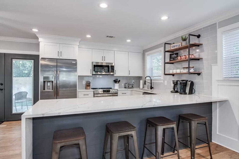 Fully Stocked Kitchen (2)