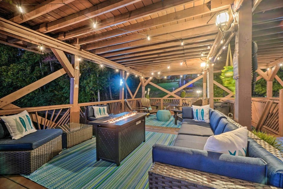 Harrison Vacation Rental | 4BR | 4.5BA | 6,300 Sq Ft | Stairs Required