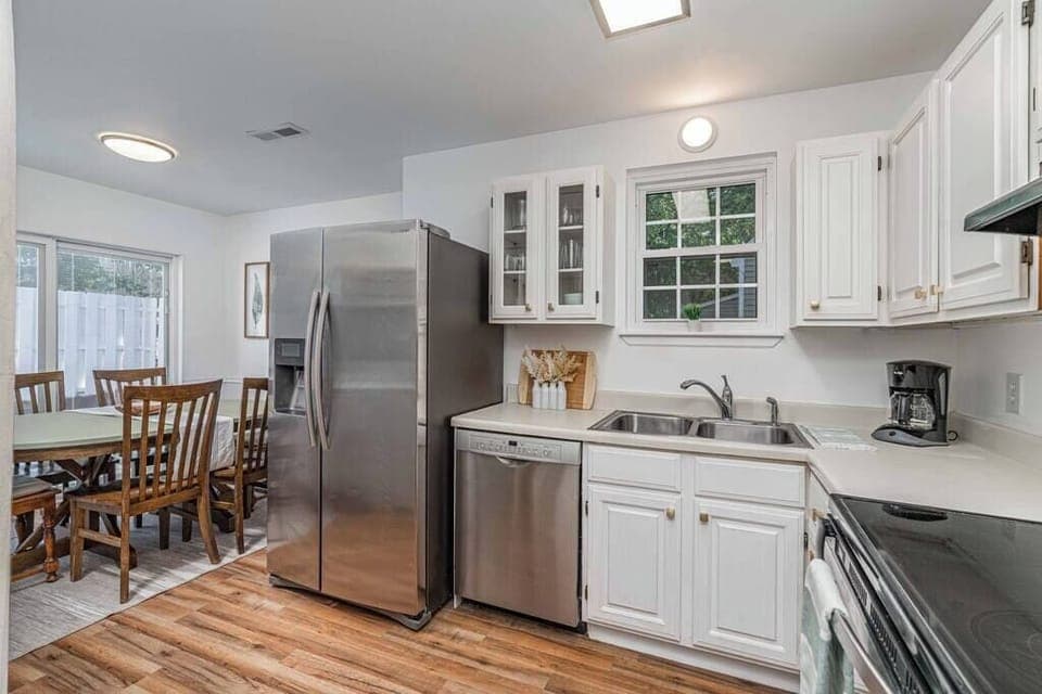 Eat-in Kitchen