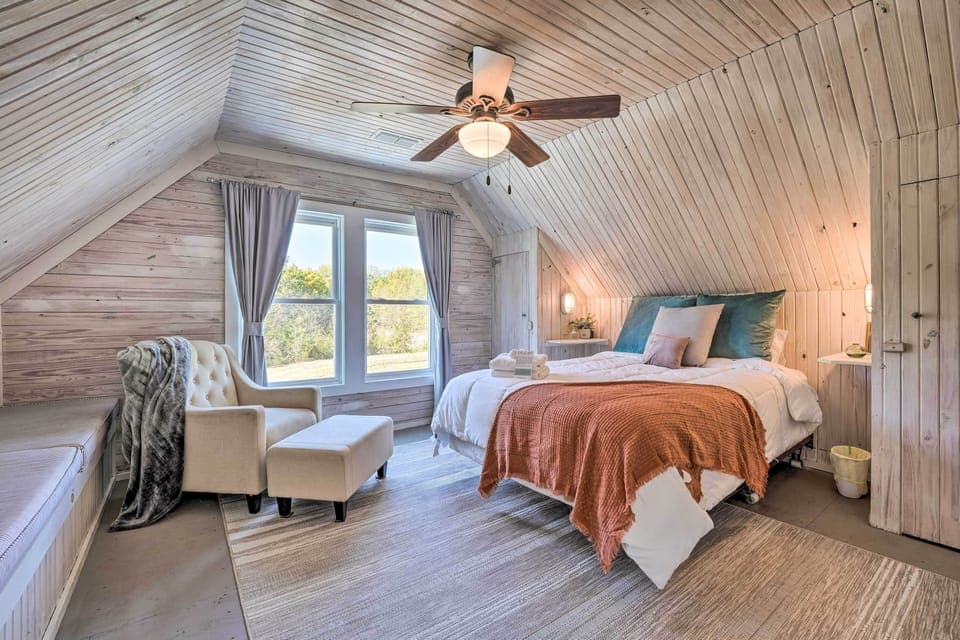 Bells Vacation Rental | 2BR | 1BA | Stairs to Access | 330 Sq Ft
