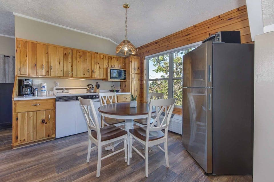 Dining Area | Central Heating
