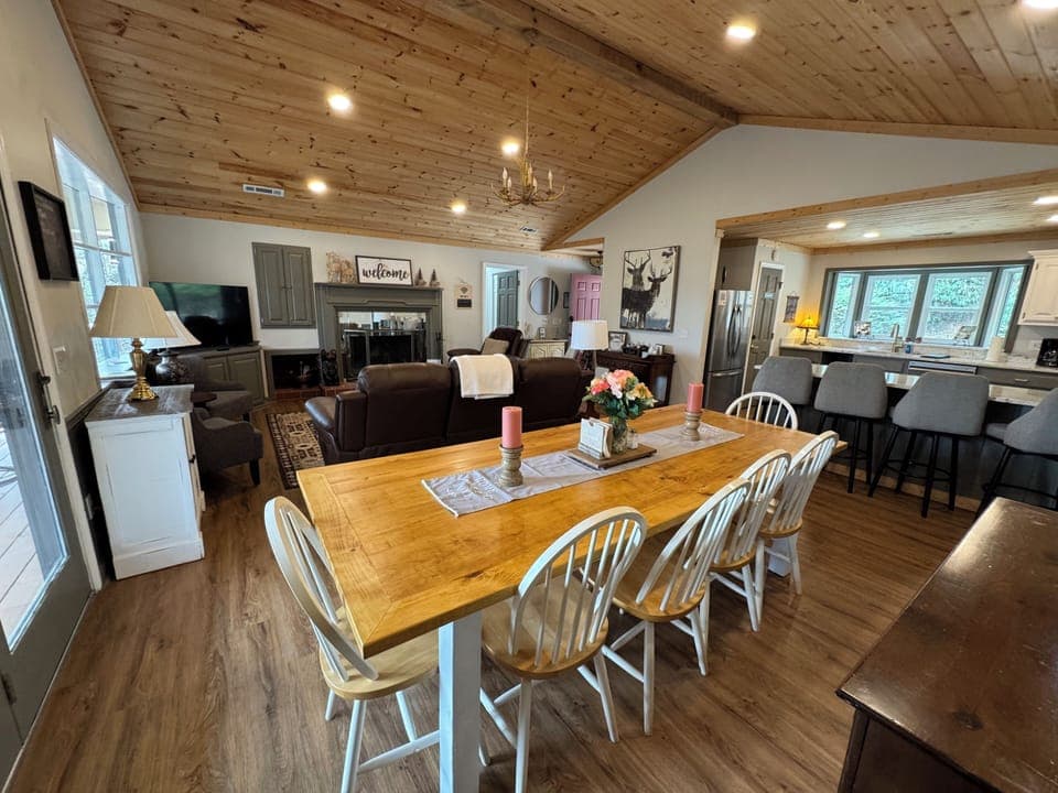 Main level dining seating for 10