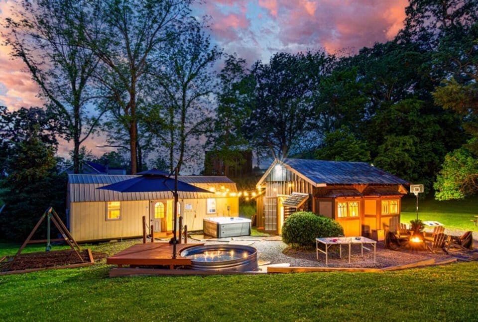 Dad is watching the game on the projector screen, Mom and Brother are in the hot tub, kids are playing bball and putt putt, and you're relaxing in the plunge pool! Nashville Urban Acreage for vids and more!