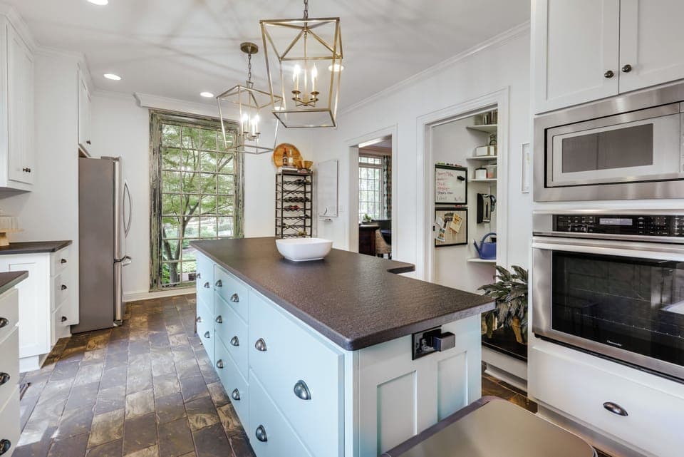 Kitchen Behind