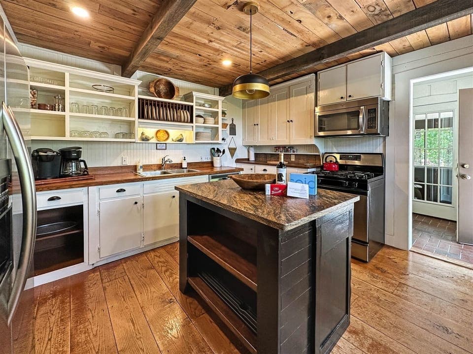Kitchen, Main Level