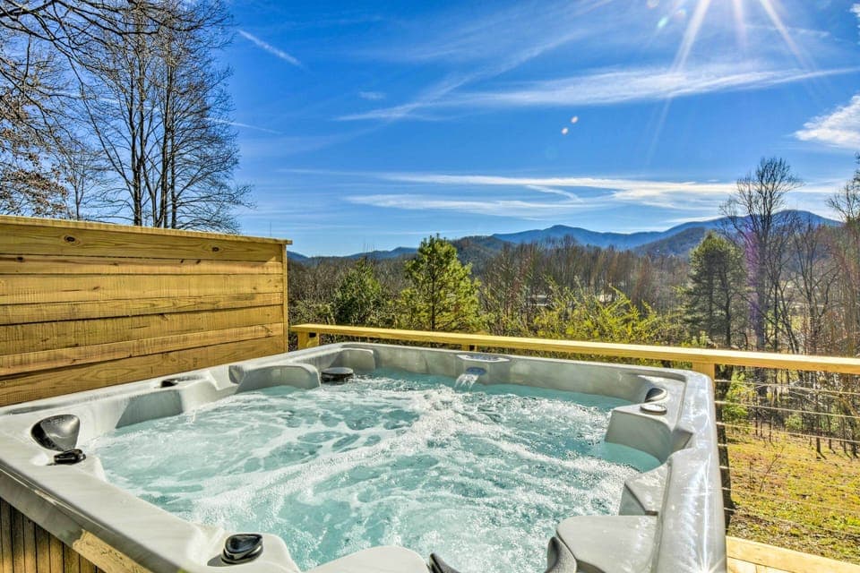 Franklin Vacation Rental | 2BR | 2BA | Stairs Required | 1,200 Sq Ft