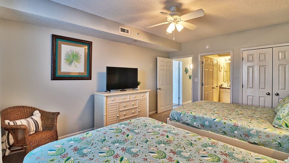 2 Queen Bedroom