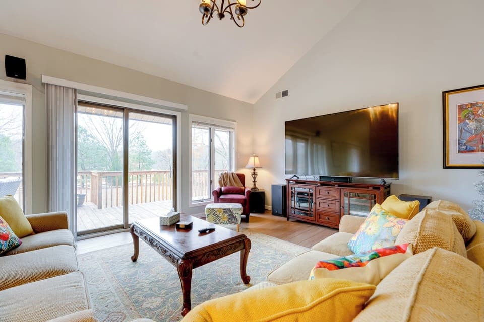 Millington Vacation Rental | 3BR | 2.5BA | 2,350 Sq Ft | 2 Exterior Stairs