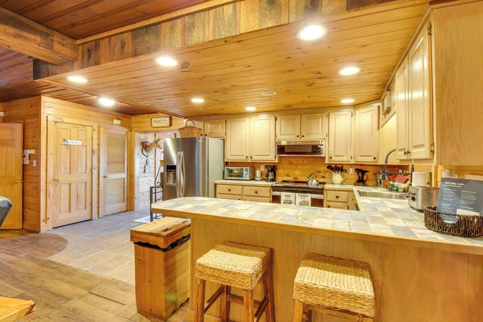 Kitchen | Dishware & Flatware | Coffee Maker | Blender | Toaster
