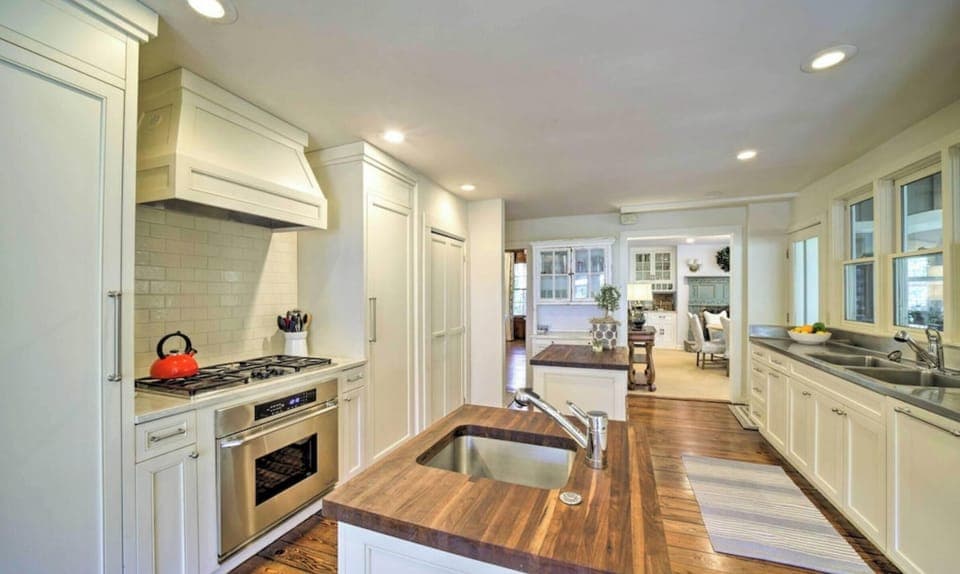Fully equipped kitchen- Main  Level